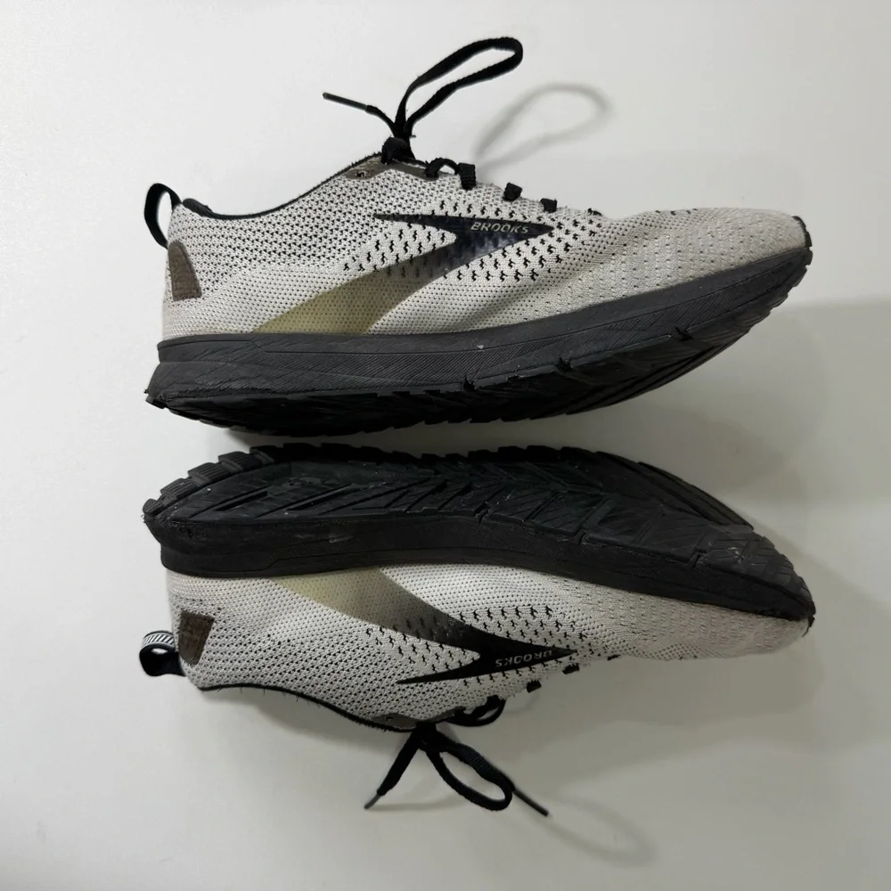 Women’s Brooks Revel 4 Running Shoes Black Gray Size 9